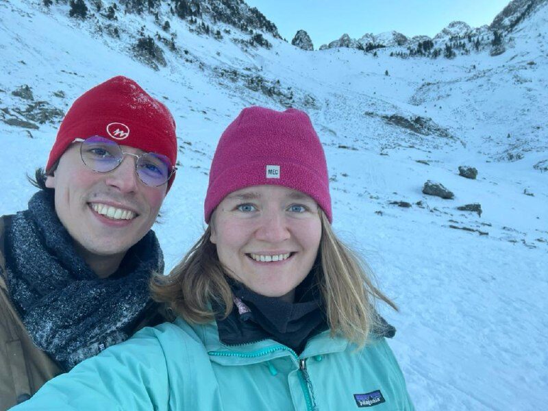 Alexia en montagne enneigée