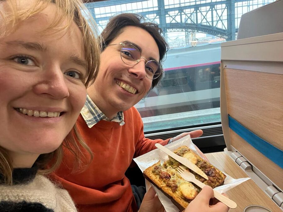 Alexia dans le train