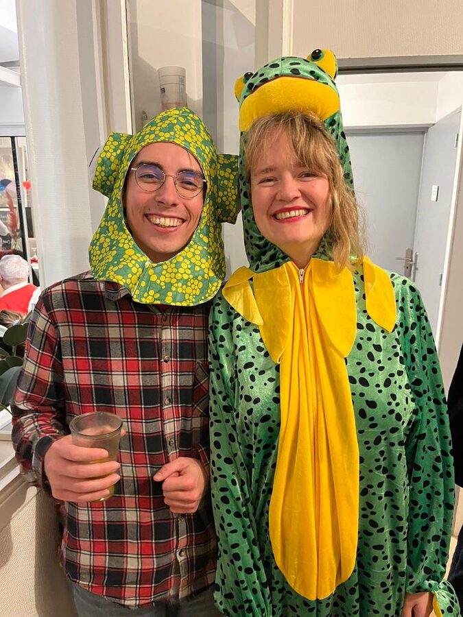 Alexia en costume de grenouille